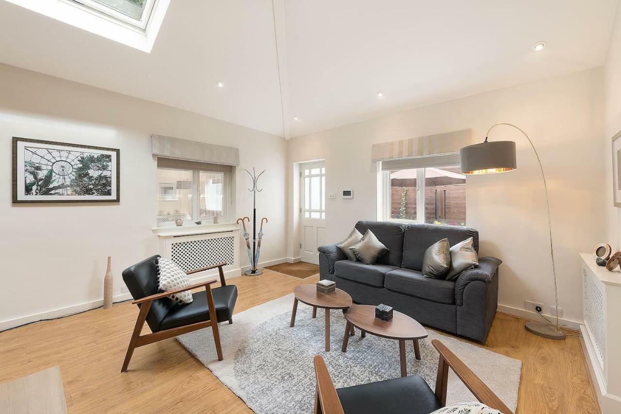 Beautiful West London House Villa ภายนอก รูปภาพ