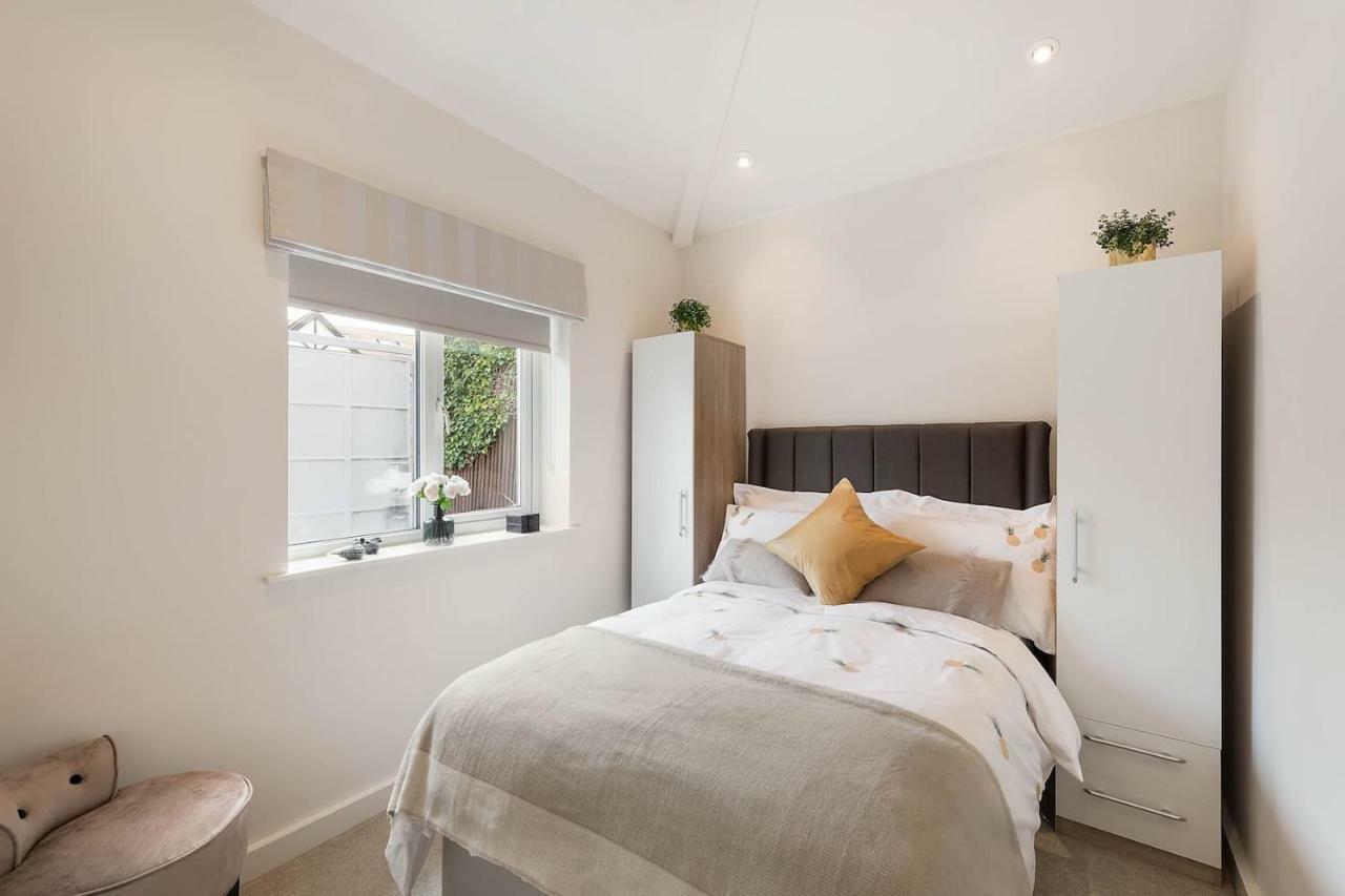 Beautiful West London House Villa ภายนอก รูปภาพ